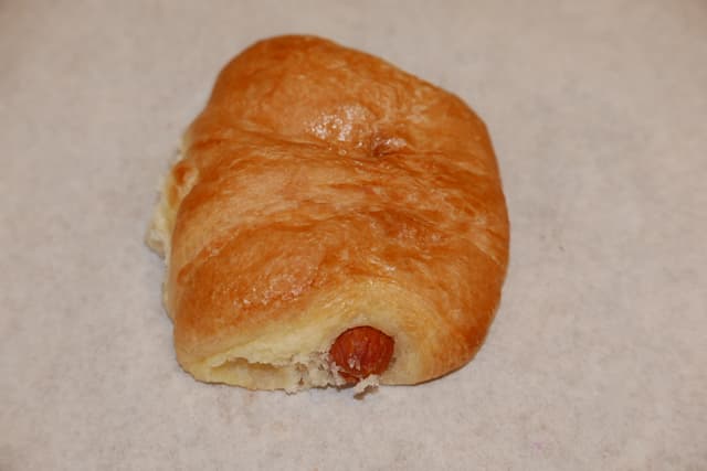 Croissant Sausage Roll (1 pc)
